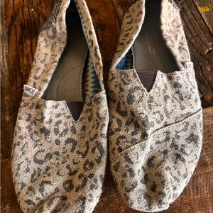 TOMS Kids Tan Leopard Moccasins